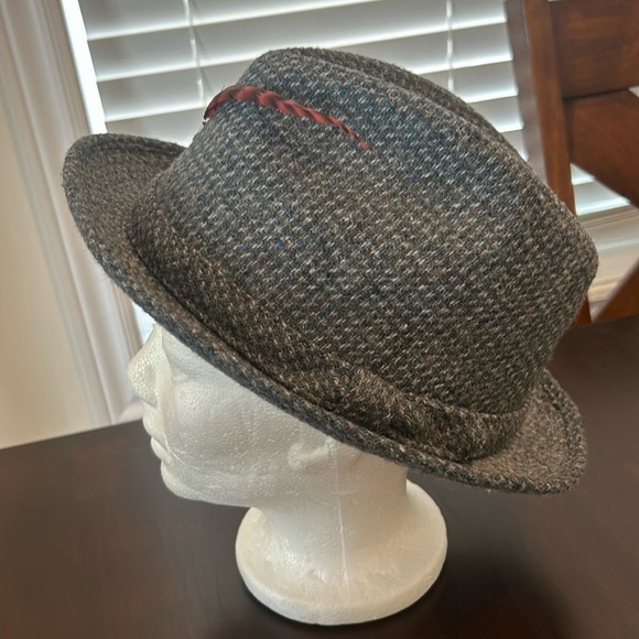 BECO Gray Tweed Mens Fedora Hat with Feathers Made in Korea, Vintage - Picture 2 of 12